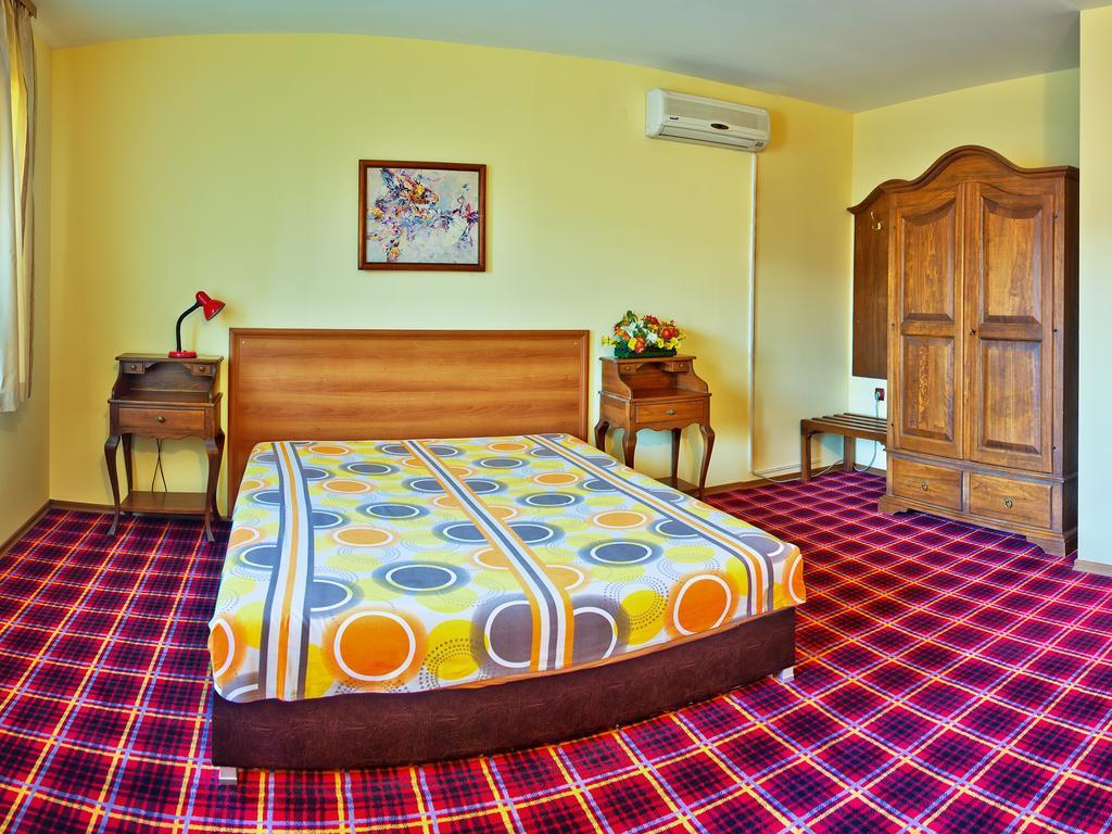 Hotel Teres Kazanlak Kültér fotó